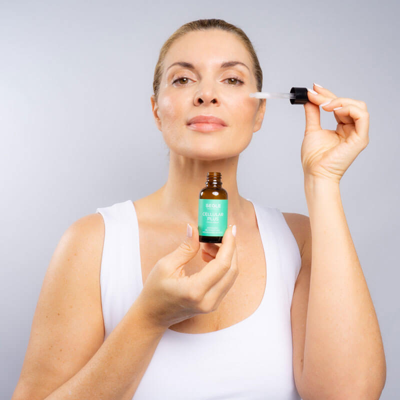 b-serum-cellularplus-modelo_7efe7f6a-ba47-4558-90f6-f19983c7d79f.jpg
